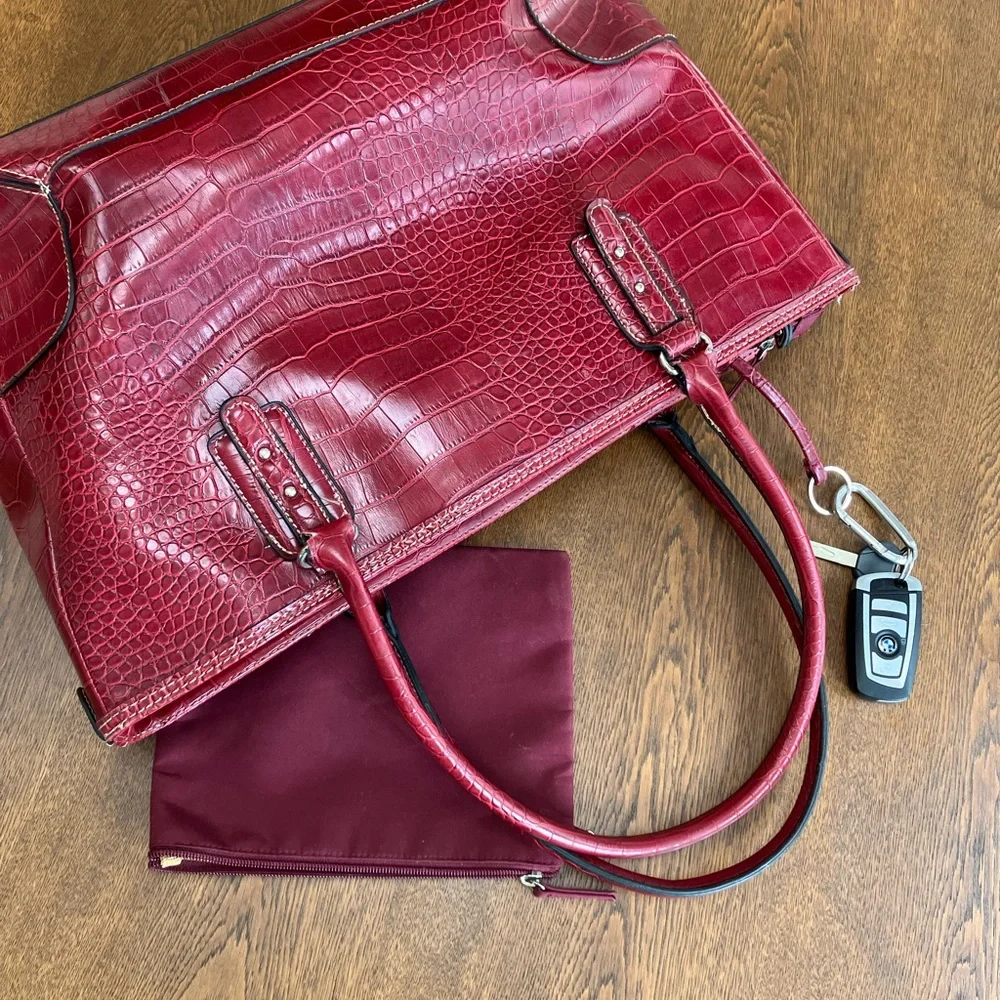 Laptop computer bag, plus 3 extra insert bags! Red faux snakeskin, very spacious